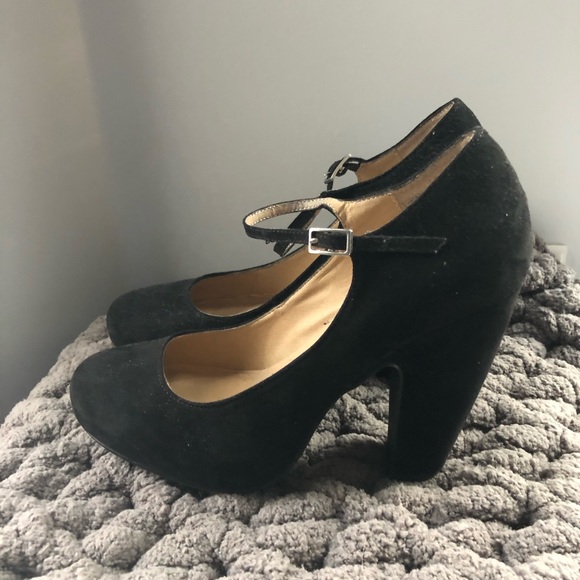 Nine West Mary Jane Pumps - Picture 2 of 4